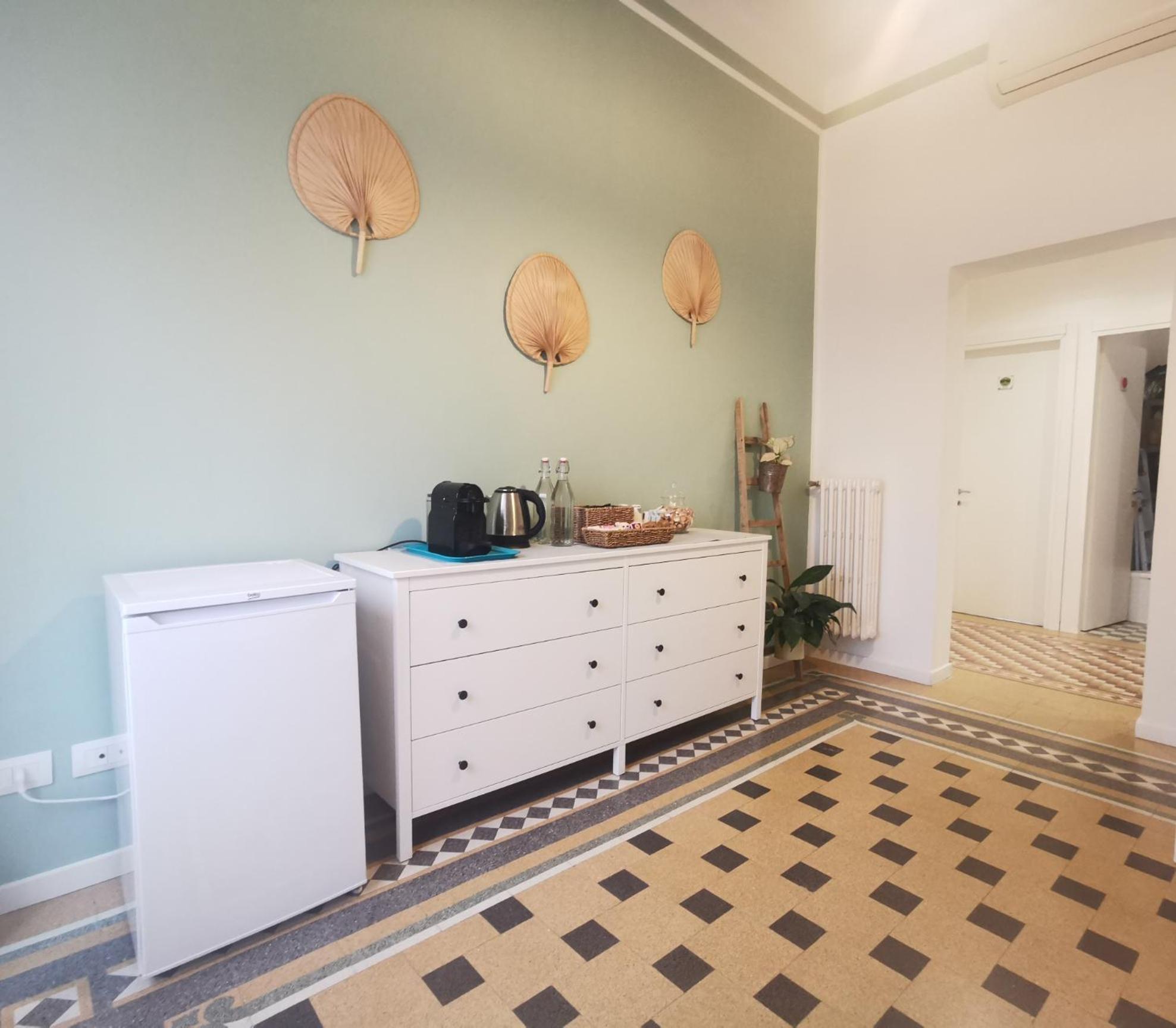 Ridi Che Ti Passa, Stanza In Con Bagno Privato Alassio